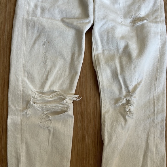 Levi’s White Wedgie Distressed Jeans - Picture 5 of 8